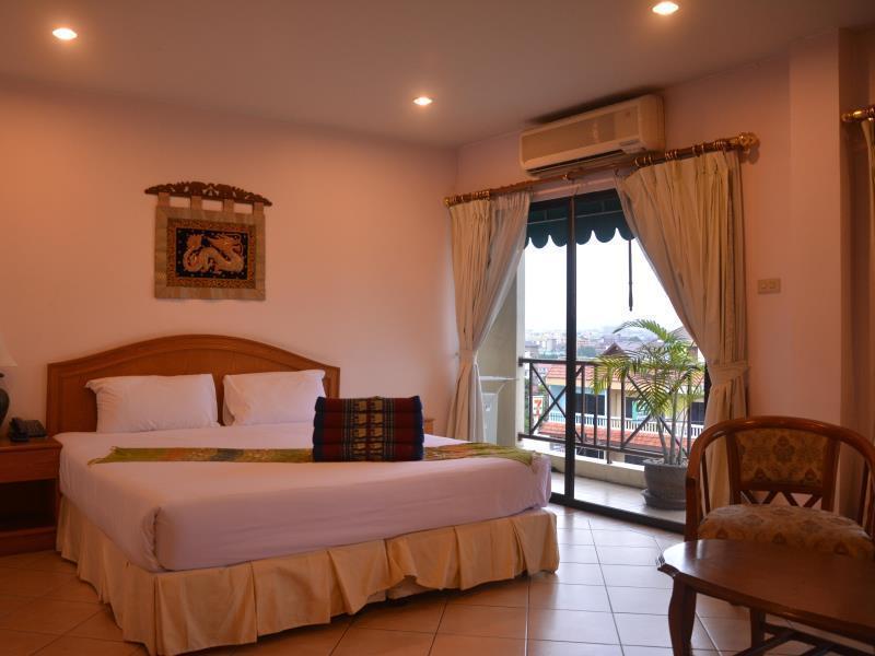 Seven Oaks Inn Jomtien Beach Exterior foto